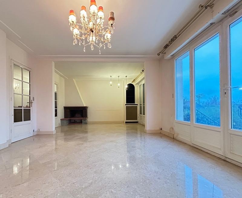 Maison - 180 m² - 9 pièces