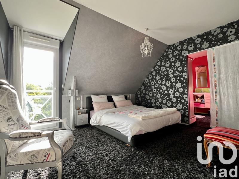 Maison - 185 m² - 9 pièces