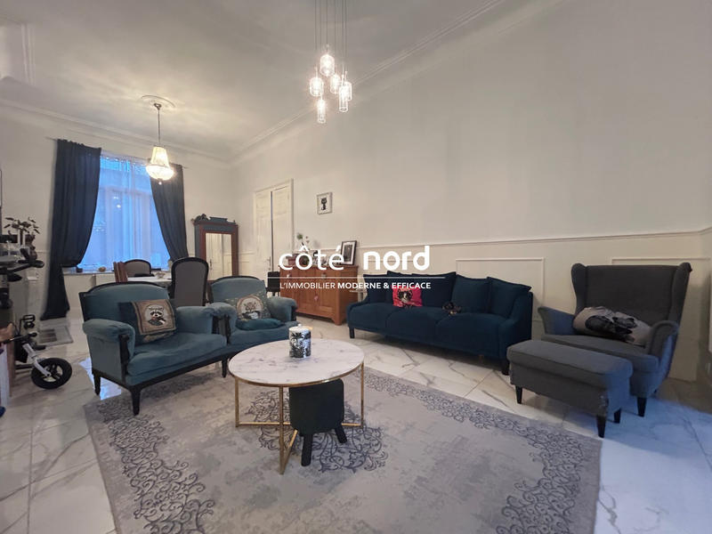 Maison - 216 m² - 10 pièces