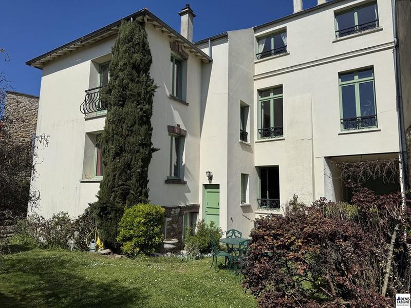 Maison - 280 m² - 10 pièces