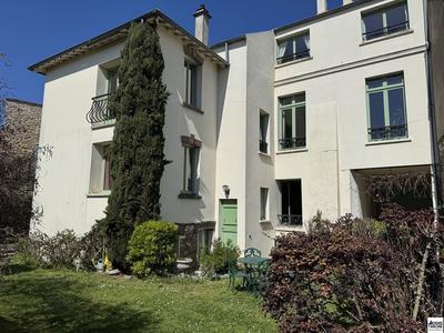 Maison - 280 m² - 10 pièces