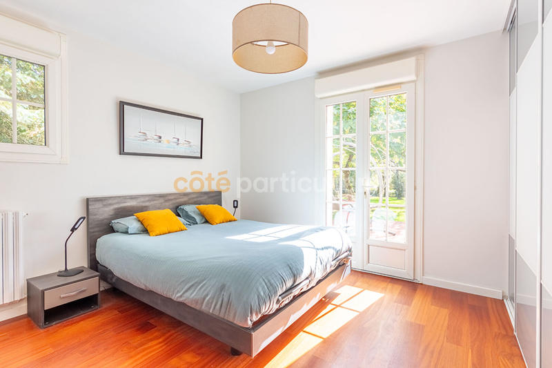 Maison - 225 m² - 8 pièces