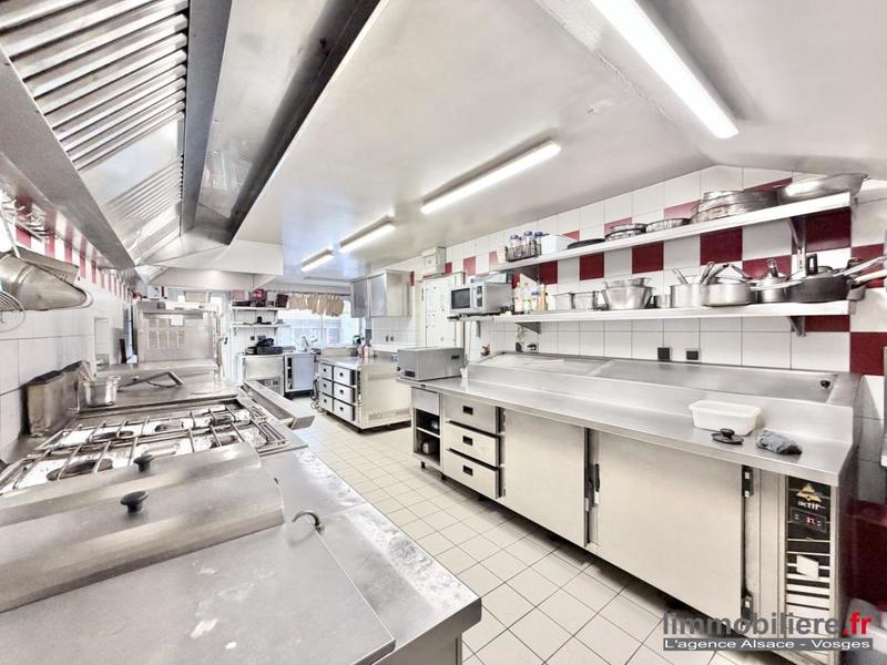 Maison - 920 m² - 16 pièces