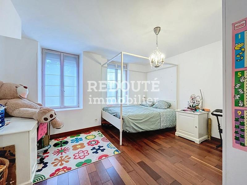 Maison - 236 m² - 8 pièces