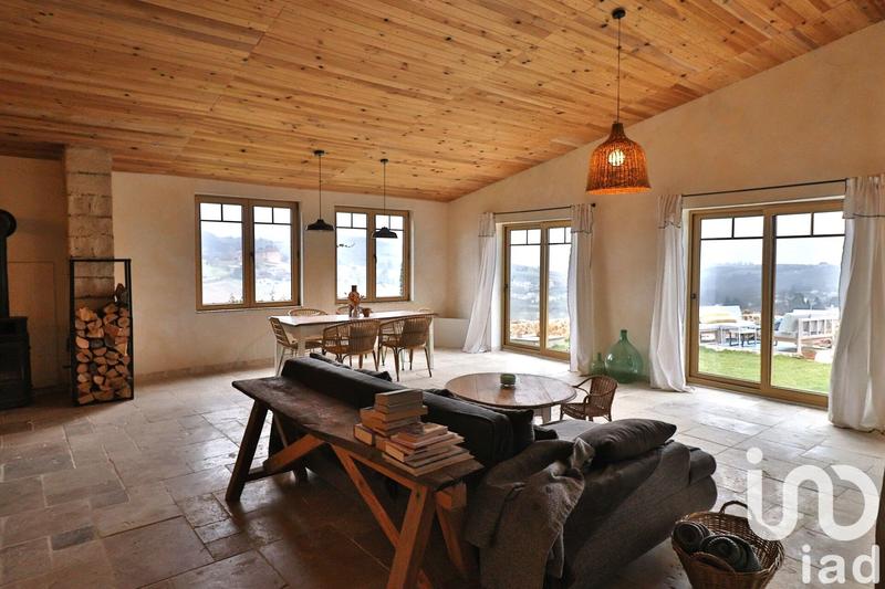 Maison - 198 m² - 8 pièces