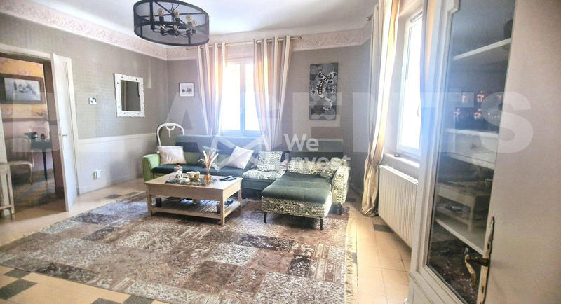 Maison - 220 m² - 7 pièces