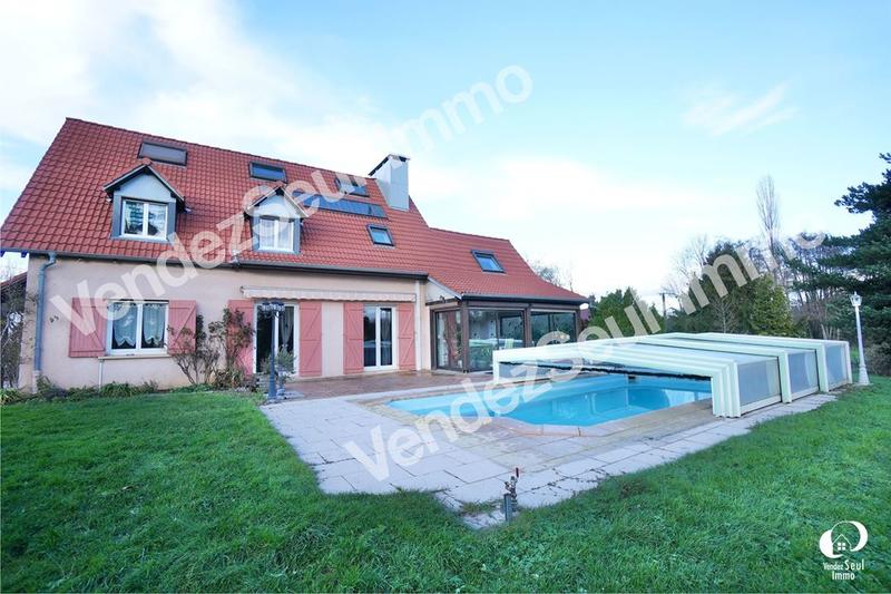 Maison traditionnelle - 190 m² - 8 pièces