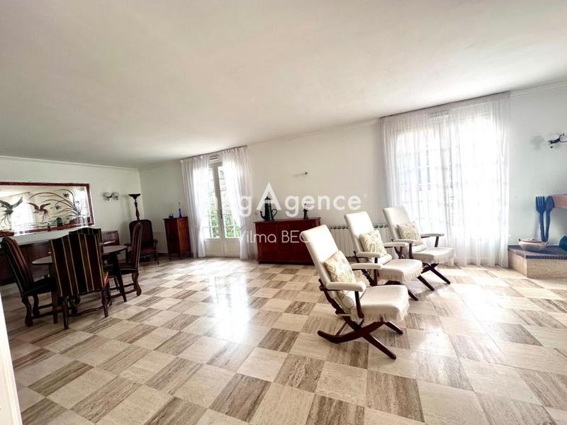 Maison traditionnelle - 204 m² - 6 pièces