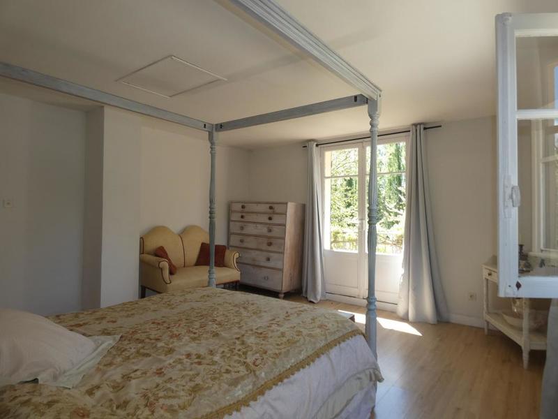 Villa - 305 m² - 9 pièces