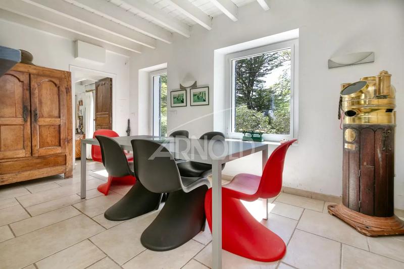 Maison - 270 m² - 10 pièces