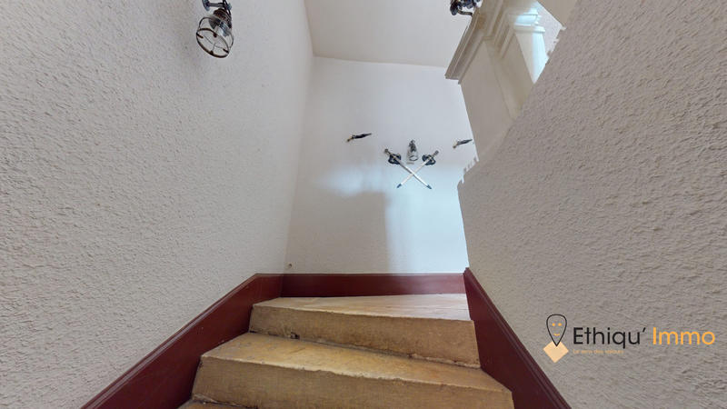 Maison - 287 m² - 8 pièces