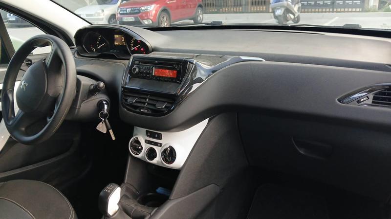 Peugeot 208 I 1.2 PureTech 68 Like - Première main