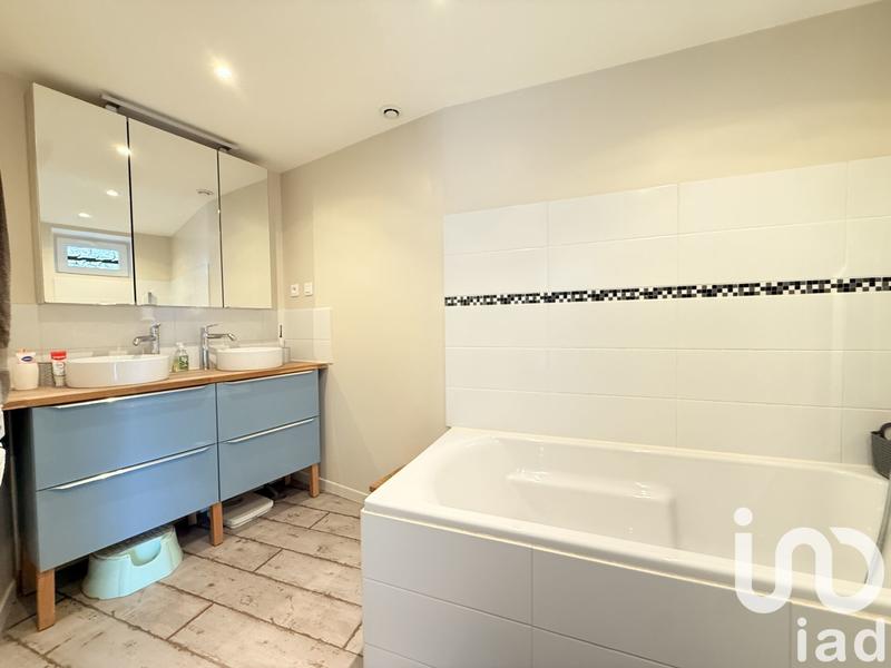 Maison - 200 m² - 8 pièces