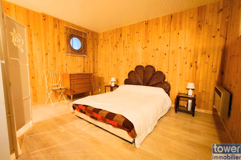 Maison - 220 m² - 10 pièces