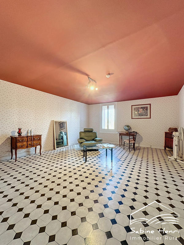 Maison - 750 m² - 22 pièces