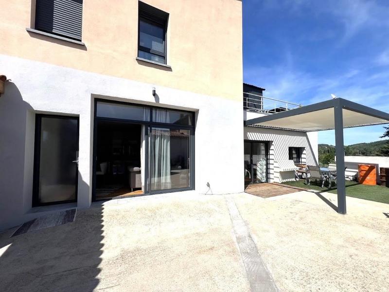 Appartement - 102 m² - 4 pièces