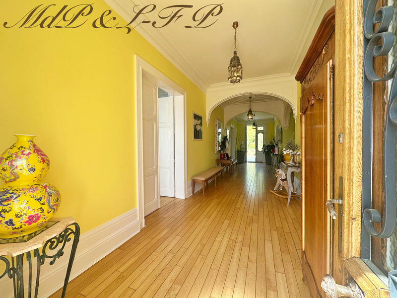 Maison de maîtres - 485 m² - 10 pièces