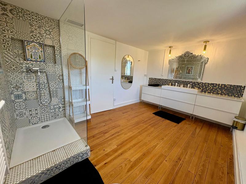 Château - 451 m² - 14 pièces