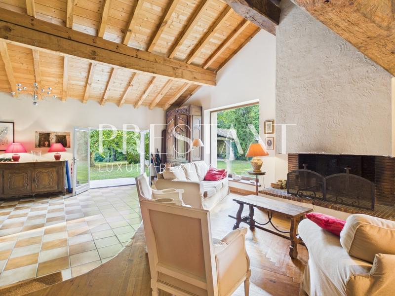 Maison - 301 m² - 9 pièces