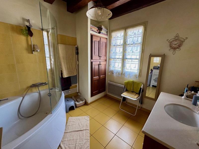 Maison traditionnelle - 175 m² - 9 pièces