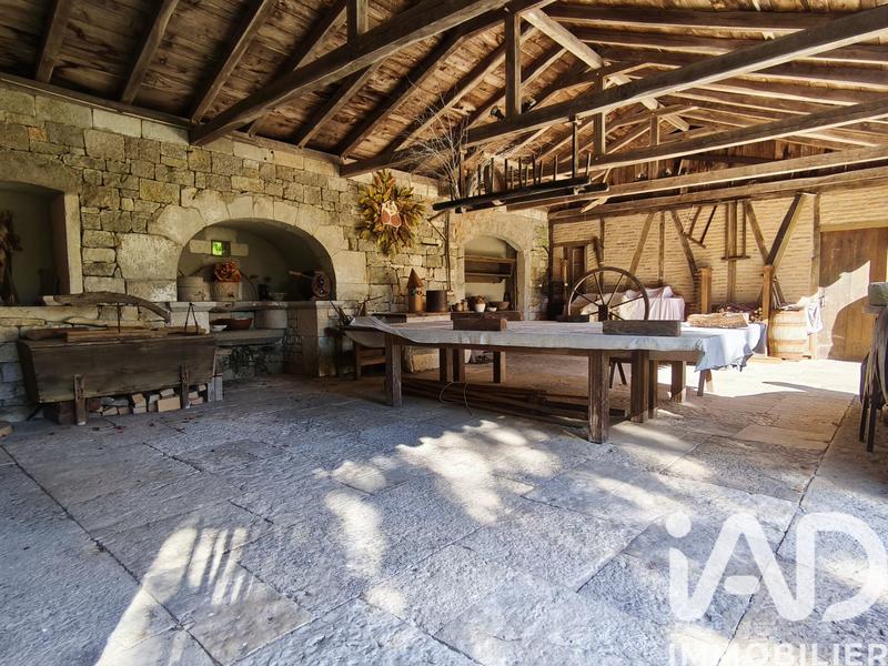 Maison - 250 m² - 8 pièces