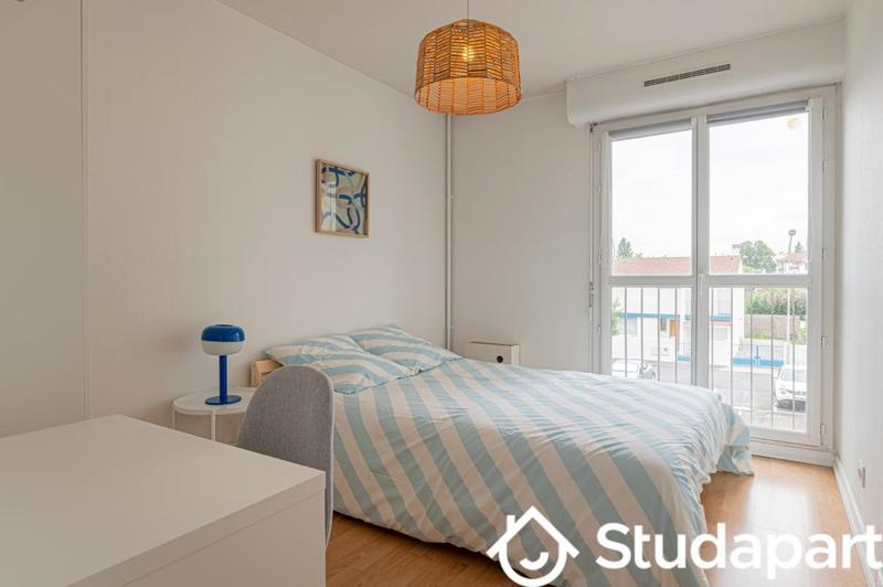 Chambre - 10 m² - 1 pièce