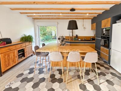 Maison - 90 m² - 3 pièces