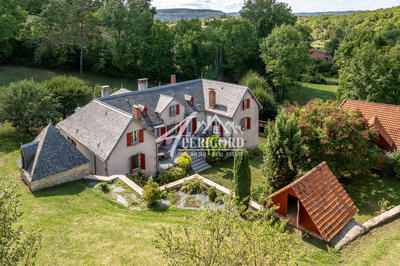 Maison - 227 m² - 14 pièces