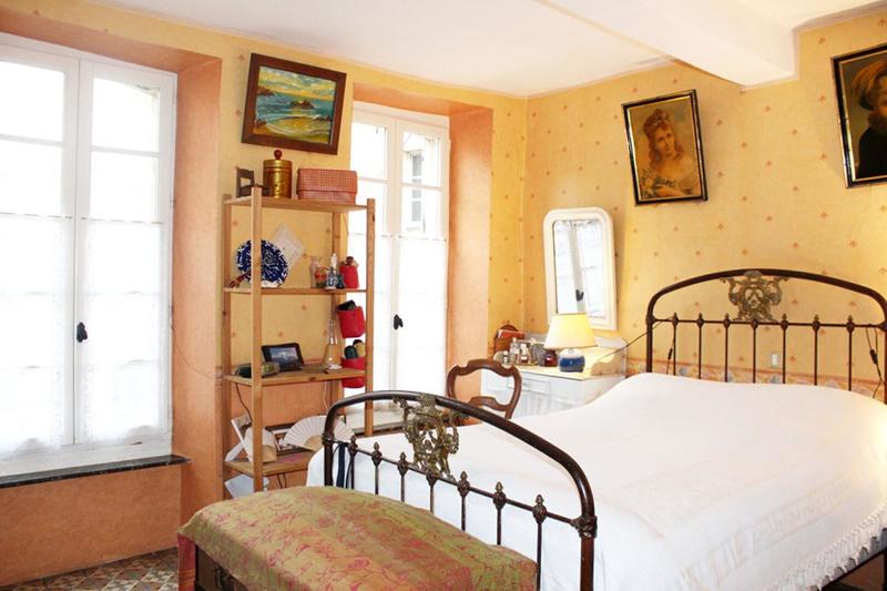 Maison - 180 m² - 9 pièces