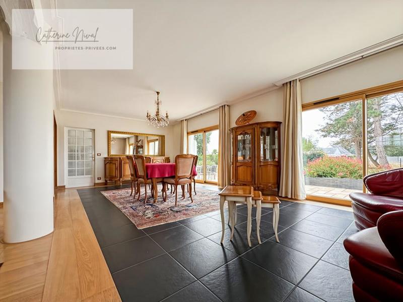 Maison - 210 m² - 9 pièces