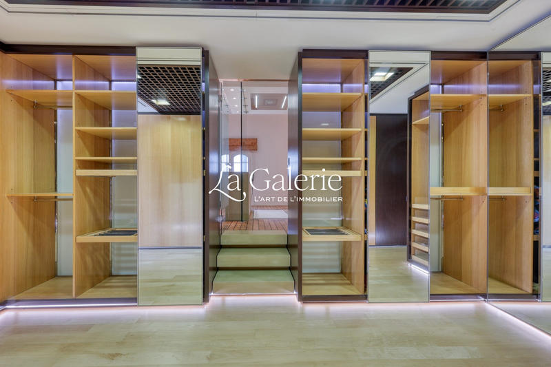 Maison - 630 m² - 13 pièces