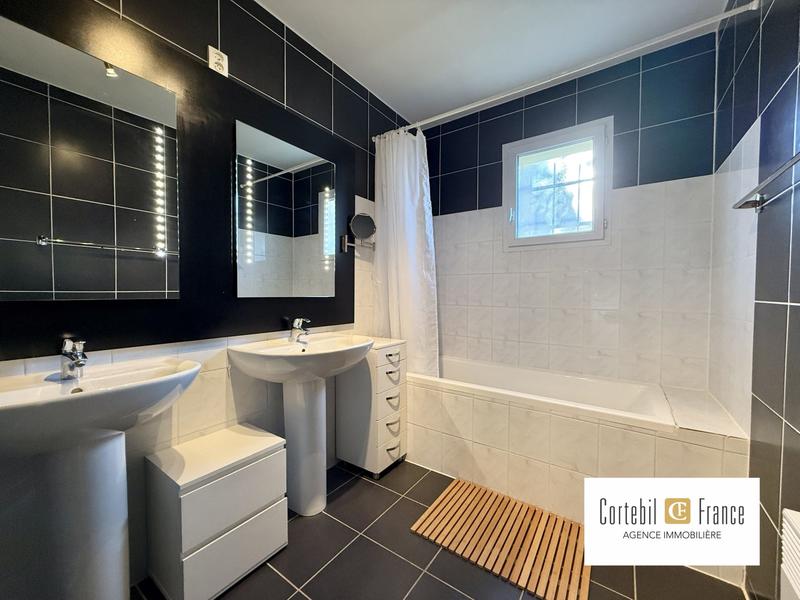 Maison - 193 m² - 5 pièces