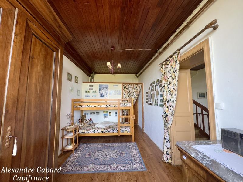 Maison en pierre - 227 m² - 7 pièces