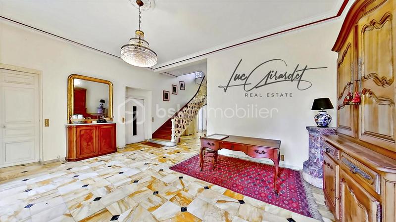 Château - 750 m² - 15 pièces