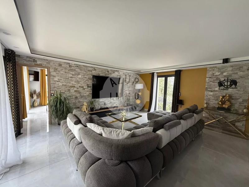 Villa - 161 m² - 6 pièces