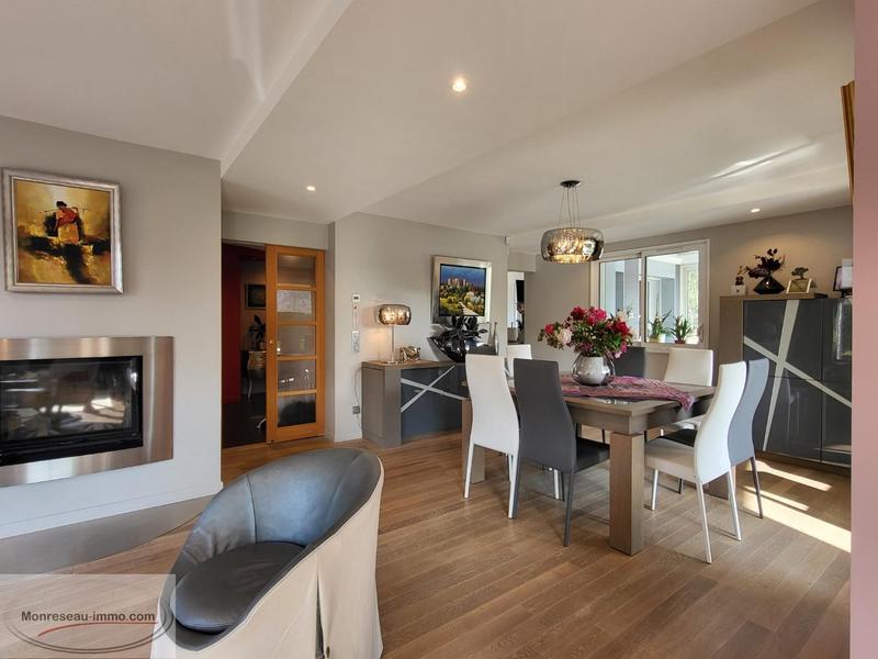 Propriété - 210 m² - 11 pièces