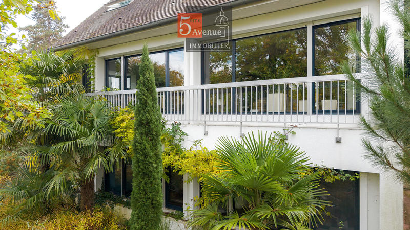 Maison - 300 m² - 8 pièces