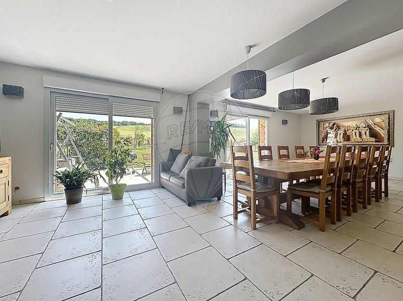 Maison - 368 m² - 12 pièces