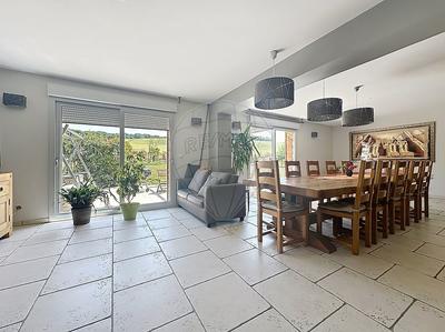 Maison - 368 m² - 12 pièces