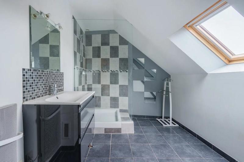 Maison - 210 m² - 7 pièces