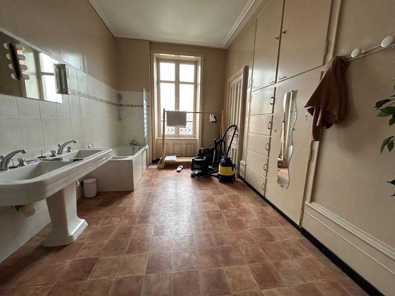 Maison - 240 m² - 6 pièces