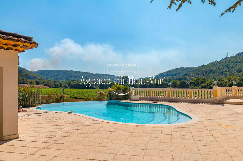 Château - 5 000 m² - 15 pièces