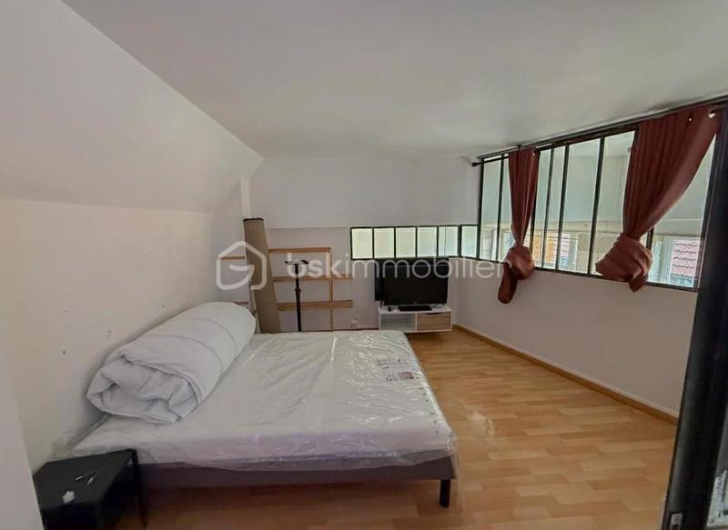 Loft - 77 m² - 3 pièces