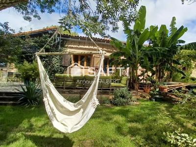 Maison - 210 m² - 6 pièces