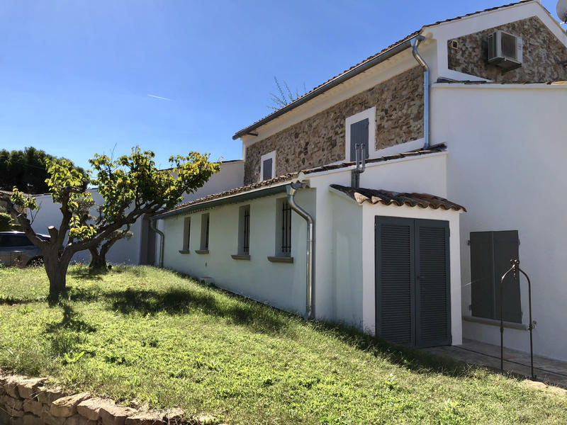 Propriété - 250 m² - 6 pièces