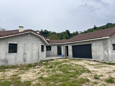 Maison - 245 m² - 7 pièces