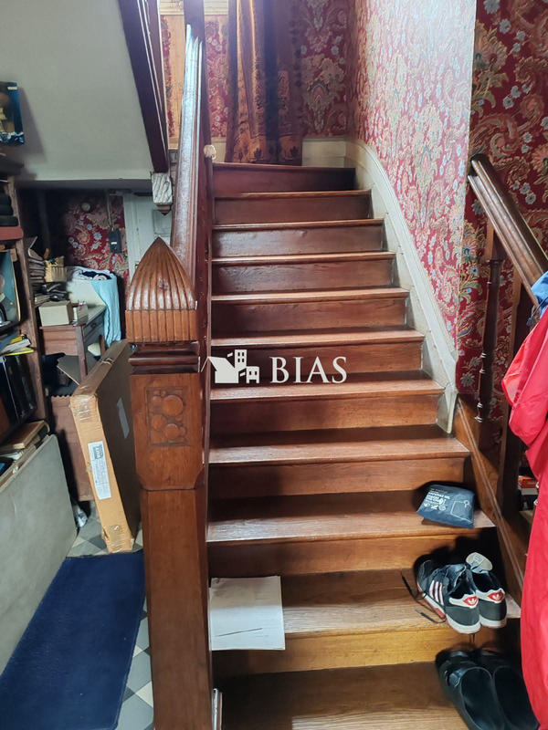 Maison - 256 m² - 12 pièces