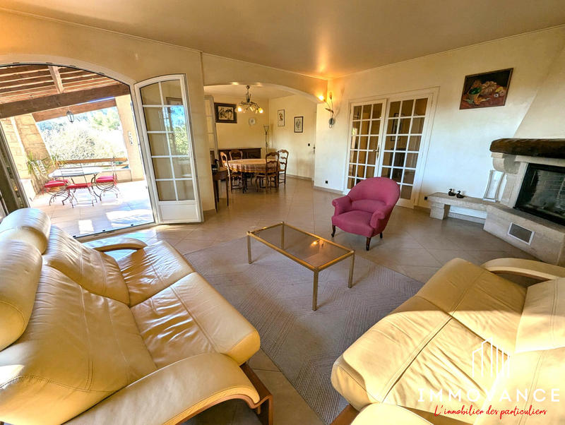 Maison - 220 m² - 8 pièces