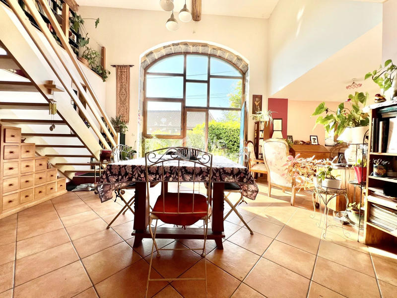 Maison - 243 m² - 8 pièces