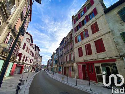 Appartement - 75 m² - 2 pièces